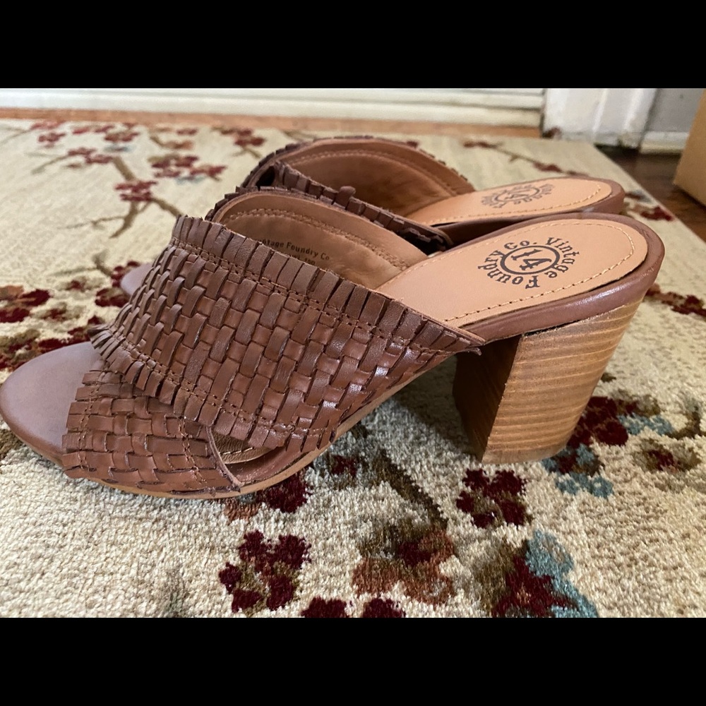 Vintage Foundry Louisa Sandal - Picture 6 of 6